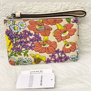 NWT Coach Leather Corner Zip Wristlet With Floral Print CR946 Ivory Multi